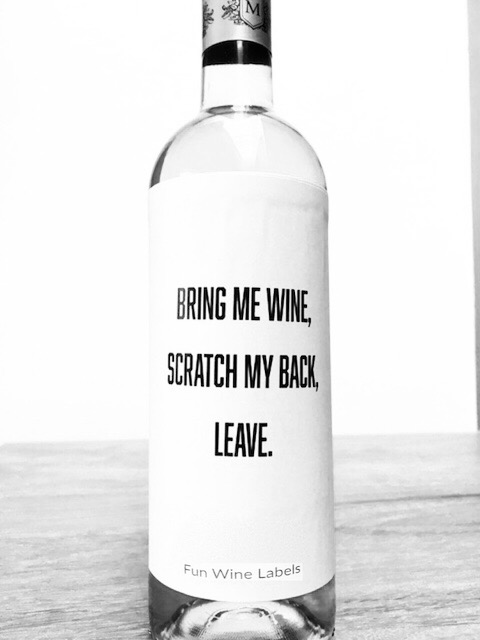 wijnetiket bring wine op een fles wijn