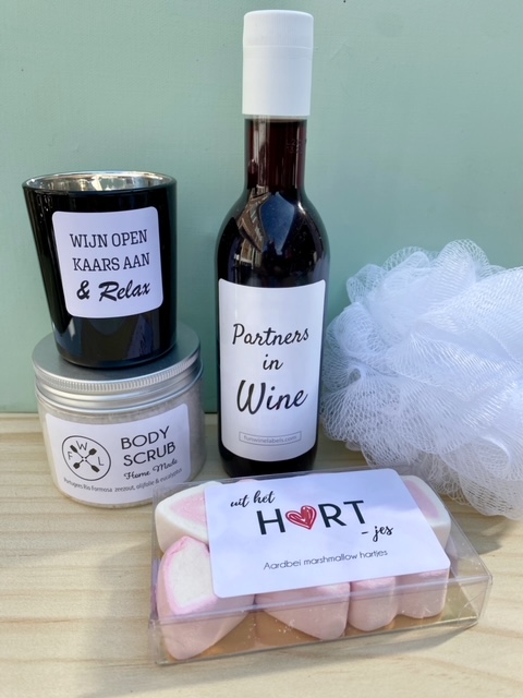 Wijn & Relaxbox Werk met heerlijke wijn, geurkaarsje en spa- relaxproducten