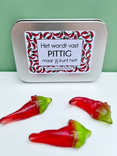 Blikje Pepers - Pittig, snoep in de vorm van een peper met een licht pikante smaak.
