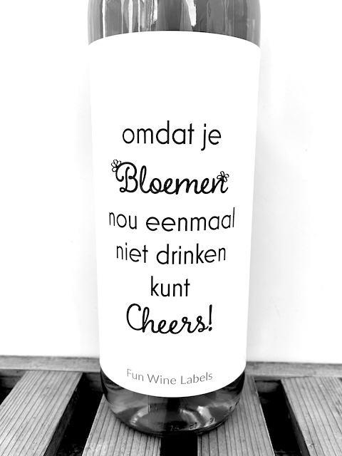 Wijnetiket 'Bloemen Cheers' maakt van elke fles wijn een origineel cadeau en je plakt het gemakkelijk over een bestaand wijnetiket heen. Het is een perfect cadeau voor een goede vriend- of vriendin met humor.