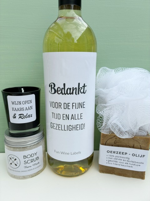 Stuur eens een origineel cadeau op om te bedanken! Met relax pakket bedankt waarin diverse verwen producten en een fles wijn met hilarisch wijnetiket
