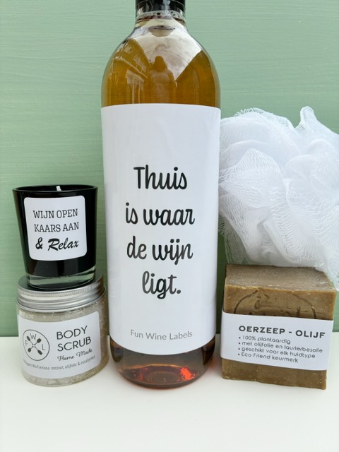 Stuur eens een origineel cadeau op naar iemand die net verhuisd is! Met relax pakket bedankt waarin diverse verwen producten en een fles wijn met wijnetiket