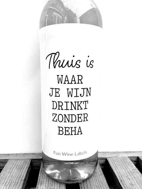 Wijnetiket 'Thuis Beha' maakt van elke fles wijn een origineel cadeau en je plakt het gemakkelijk over een bestaand wijnetiket heen. Het is een perfect cadeau voor een goede vriendin die net verhuisd is of als house warming gift.
