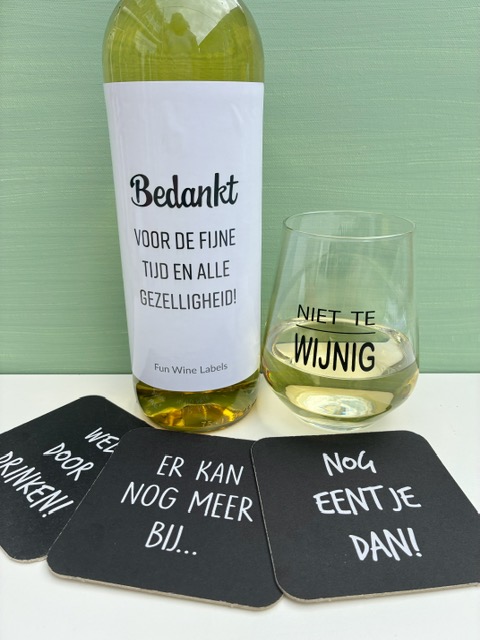 Stuur eens een origineel cadeau op! Kies voor Wijn & Glas Pakket Jarig en wij sturen hem voor je op naar een wijnliefhebber met humor. Snelle levering