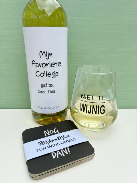 Stuur eens een origineel cadeau op! Kies voor Wijn & Glas Pakket Jarig en wij sturen hem voor je op naar een collega met humor. Snelle levering